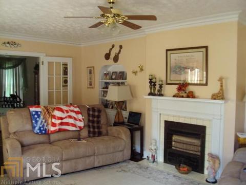 327 E Gordon St, Thomaston, GA 30286 photo 2