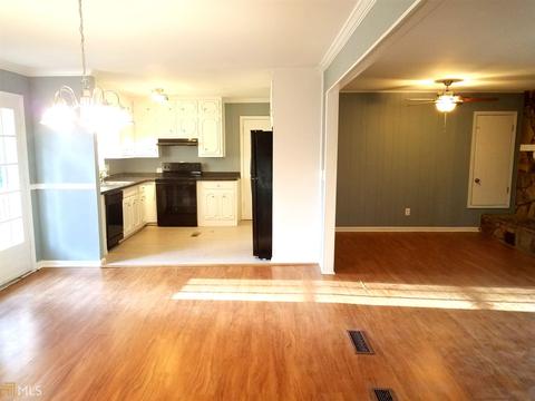 6030 Woodview Dr, Morrow, GA 30260 photo 5
