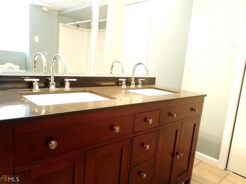 6030 Woodview Dr, Morrow, GA 30260 photo 10