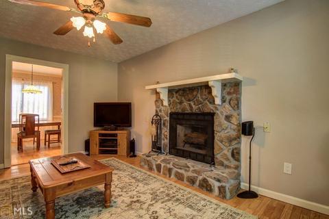 2031 Hutton Dr, Grayson, GA 30017 photo 4