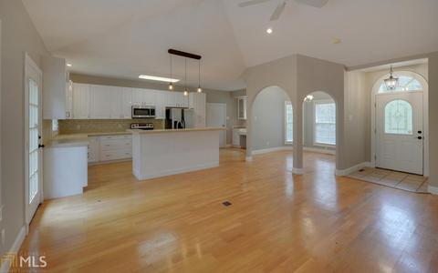 230 N Pinecrest, Toccoa, GA 30577 photo 4