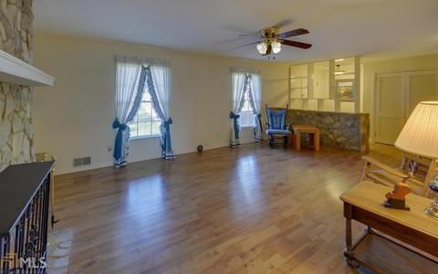 220 Chenocetah Dr, Cornelia, GA 30531 photo 6
