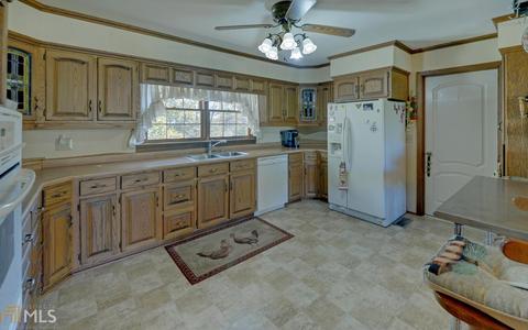 220 Chenocetah Dr, Cornelia, GA 30531 photo 7