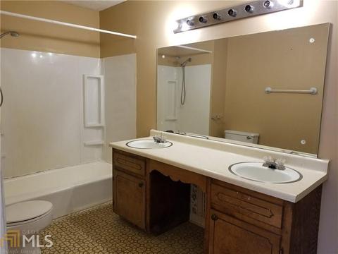 326 W Pine Ave, Comer, GA 30629 photo 9