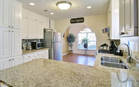 2895 Silver Maple Ct, Rex, GA 30273 photo 8