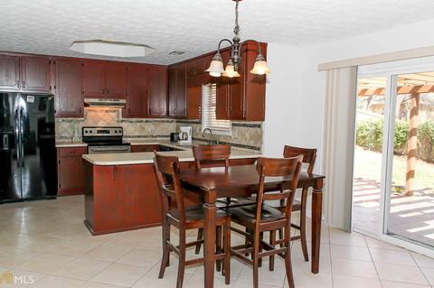 8945 Pine Tree Cir, Gainesville, GA 30506 photo 4