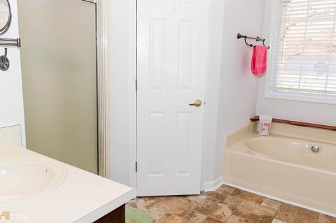 8945 Pine Tree Cir, Gainesville, GA 30506 photo 10