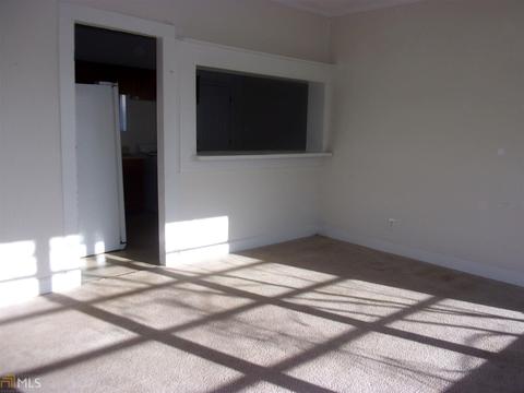 904 Broadway St E, Griffin, GA 30223 photo 3
