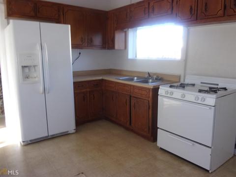 904 Broadway St E, Griffin, GA 30223 photo 4