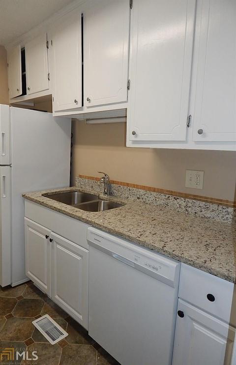 113 W Pyne, Lagrange, GA 30240 photo 5