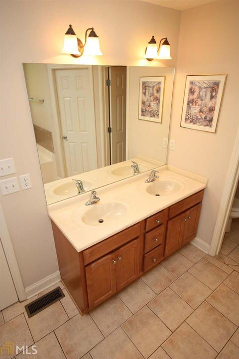 211 Lake Forrest Dr, Lagrange, GA 30240 photo 5