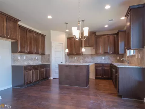 6840 Diamond Dr, Rex, GA 30273 photo 13
