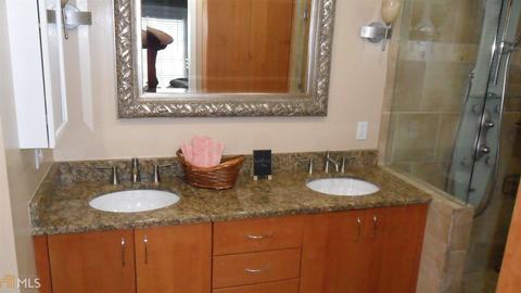3029 Meadowood Ln, Chamblee, GA 30341 photo 9