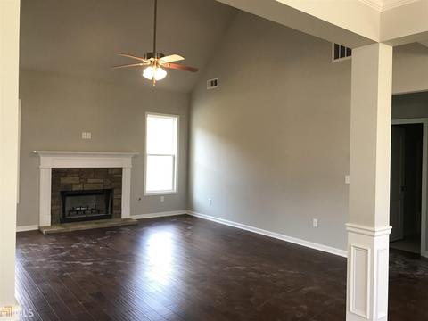 210 N Pointe Dr, Lagrange, GA 30241 photo 4