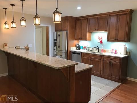 719 Sherwood St, Toccoa, GA 30577 photo 4