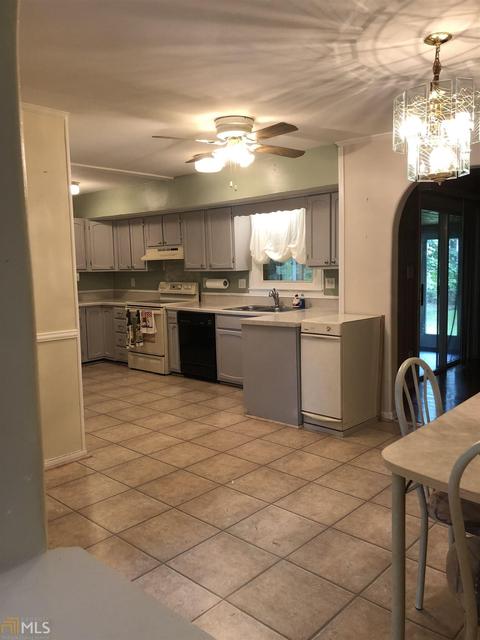 6377 Lanier Rd, Morrow, GA 30260 photo 10