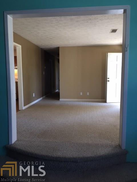 405 E Wright St, Winder, GA 30680 photo 8
