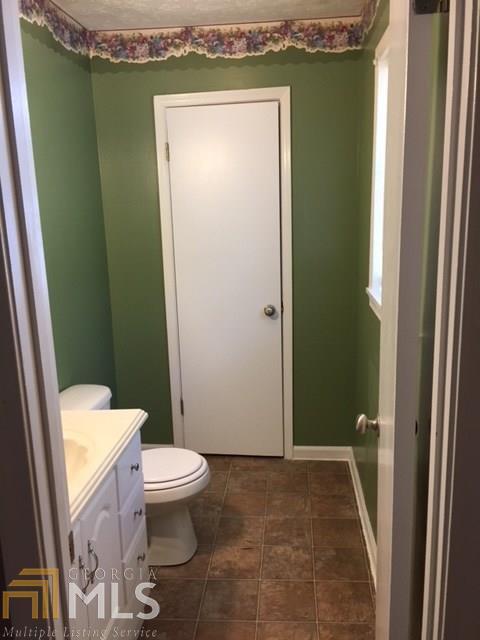 405 E Wright St, Winder, GA 30680 photo 20