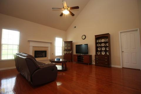 404 N Pointe Dr, Lagrange, GA 30241 photo 2