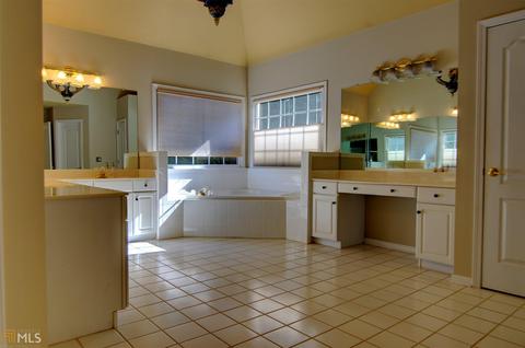 5001 Tottenham Ct, Suwanee, GA 30024 photo 18
