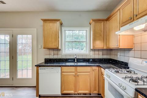 1047 Maple Leaf Dr, Mcdonough, GA 30253 photo 3