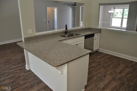 220 Dixon Cir, Williamson, GA 30292 photo 4