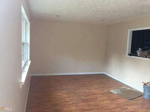 976 King James Dr, Morrow, GA 30260 photo 2