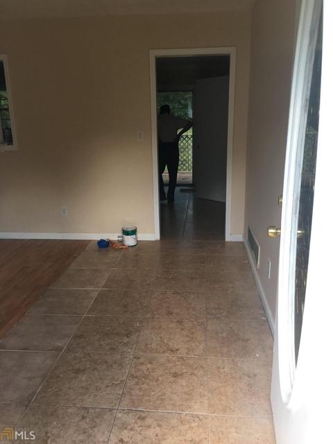 976 King James Dr, Morrow, GA 30260 photo 3