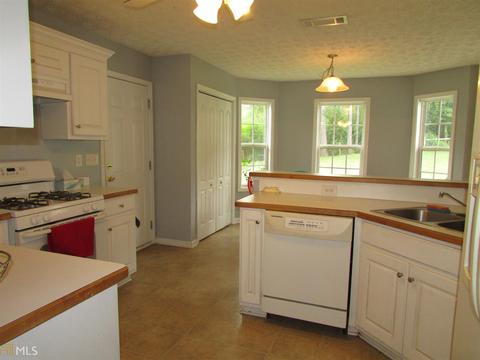 1104 Sutherland Dr, Winder, GA 30680 photo 6
