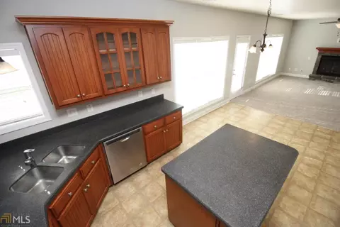 107 N Pointe Pkwy, Lagrange, GA 30240 photo 12