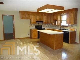 102 Apache Ln, Bonaire, GA 31005 photo 4