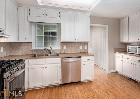 145 Brooks Dr, Tyrone, GA 30290 photo 9