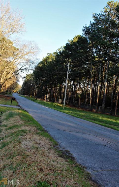 512 Holmes St, Barnesville, GA 30204 photo 4