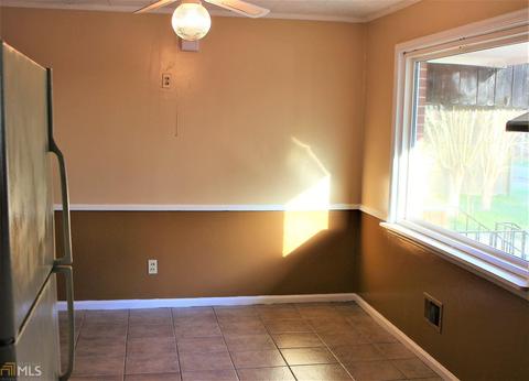 512 Holmes St, Barnesville, GA 30204 photo 8