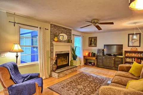 310 Laurel Ln, Lagrange, GA 30241 photo 2