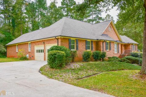 195 Hayes Cir, Rex, GA 30273 photo 3