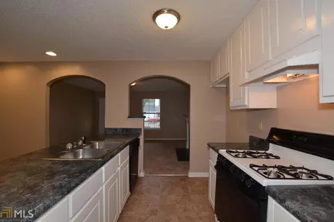 6679 Biscayne Blvd, Rex, GA 30273 photo 7