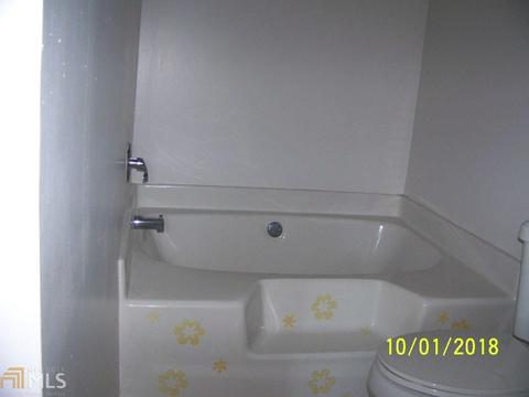 435 Hampton Green Dr, Lagrange, GA 30240 photo 9
