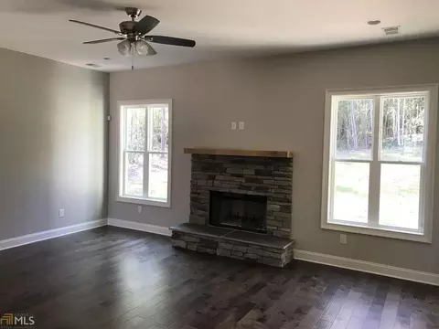 407 Ashley Glen Dr, Williamson, GA 30292 photo 4