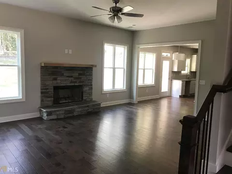 407 Ashley Glen Dr, Williamson, GA 30292 photo 3