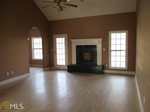 208 Mahan Dr, Perry, GA 31069 photo 2