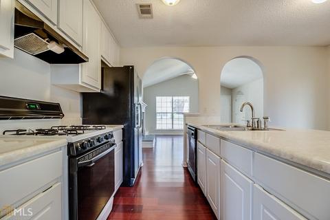 6785 Biscayne Blvd, Rex, GA 30273 photo 3