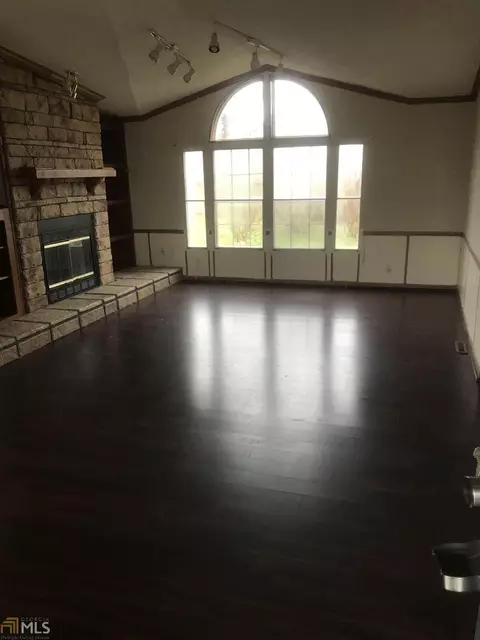 108 Centennial Dr, Byron, GA 31008 photo 2