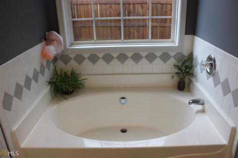 1418 Ericas Pt Dr, Winder, GA 30680 photo 5