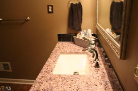808 Piney Woods Dr, Lagrange, GA 30240 photo 9