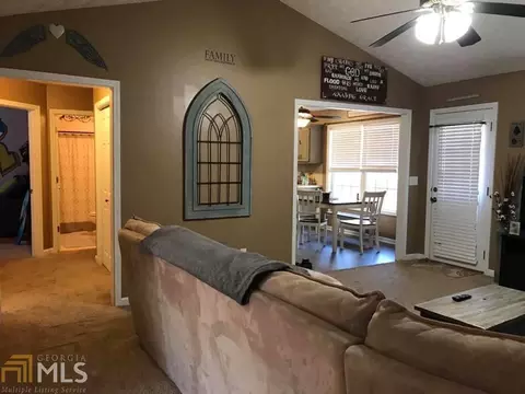 215 Shadowbrook Trce, Covington, GA 30016 photo 3