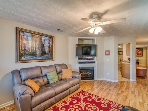 492 Cathedral Dr, Mcdonough, GA 30253 photo 4