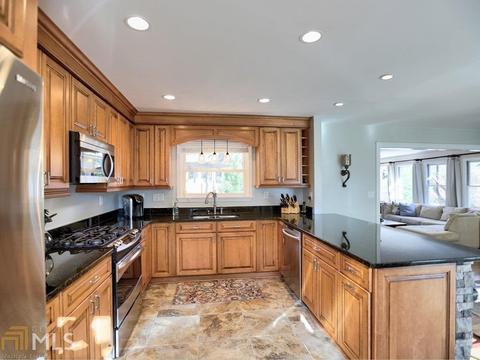 3881 Longview Dr, Chamblee, GA 30341 photo 10