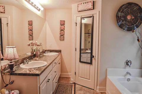 223 Falling Leaf Ln, Winder, GA 30680 photo 14