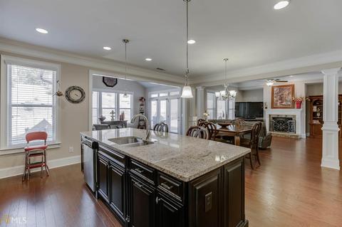 5404 Timber Wild Ln, Buford, GA 30518 photo 11